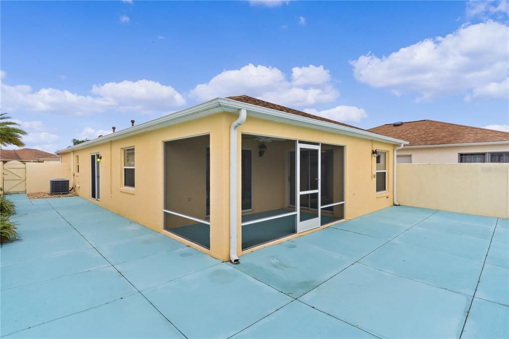 For Sale: $330,000 (2 beds, 2 baths, 1116 Square Feet)