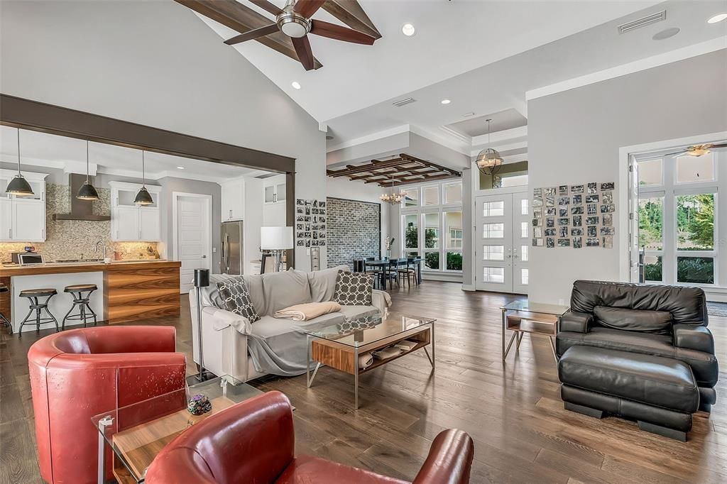 open floor plan with vaulted ceilings