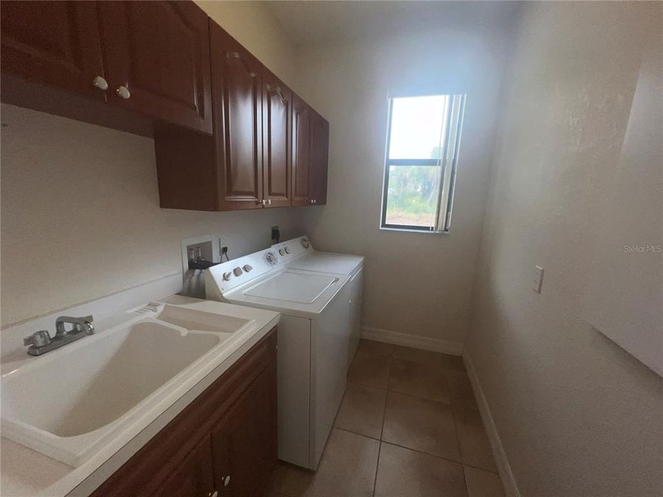 For Rent: $1,895 (3 beds, 2 baths, 1574 Square Feet)