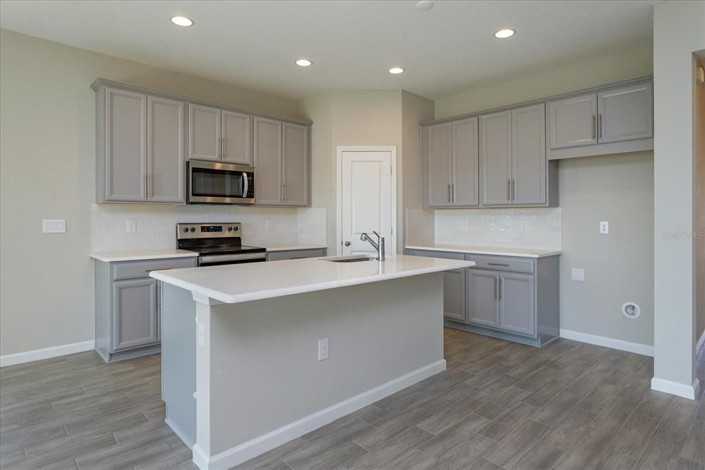 Active With Contract: $501,990 (4 beds, 2 baths, 1938 Square Feet)