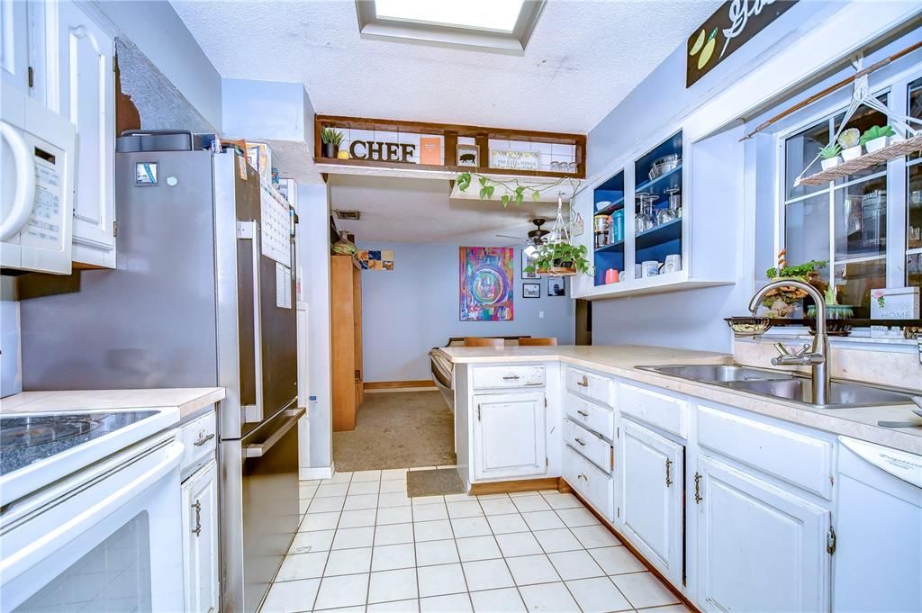 For Sale: $300,000 (3 beds, 2 baths, 1746 Square Feet)