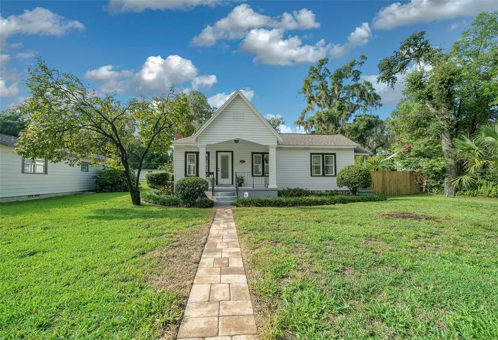 For Sale: $450,000 (3 beds, 3 baths, 1808 Square Feet)