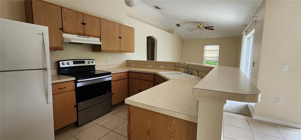 For Rent: $1,900 (3 beds, 2 baths, 1438 Square Feet)