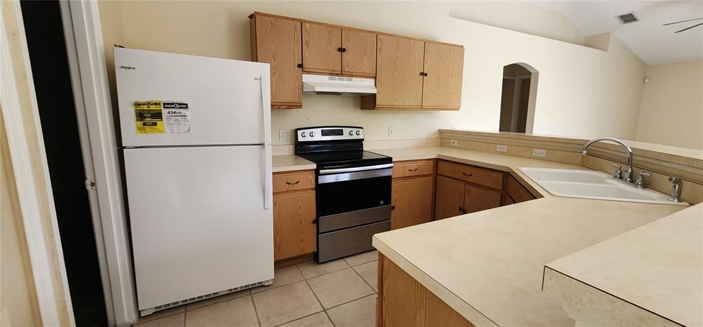 For Rent: $1,900 (3 beds, 2 baths, 1438 Square Feet)