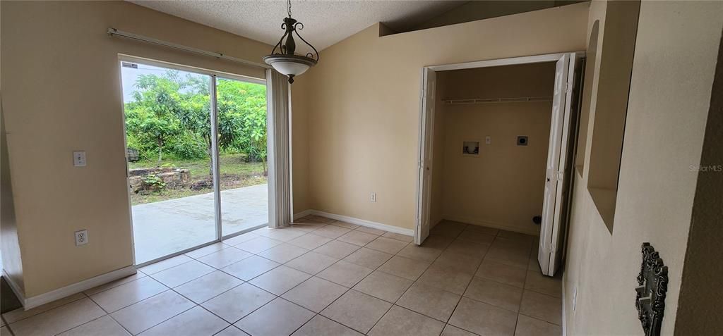 For Rent: $1,900 (3 beds, 2 baths, 1438 Square Feet)