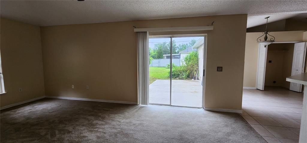 For Rent: $1,900 (3 beds, 2 baths, 1438 Square Feet)