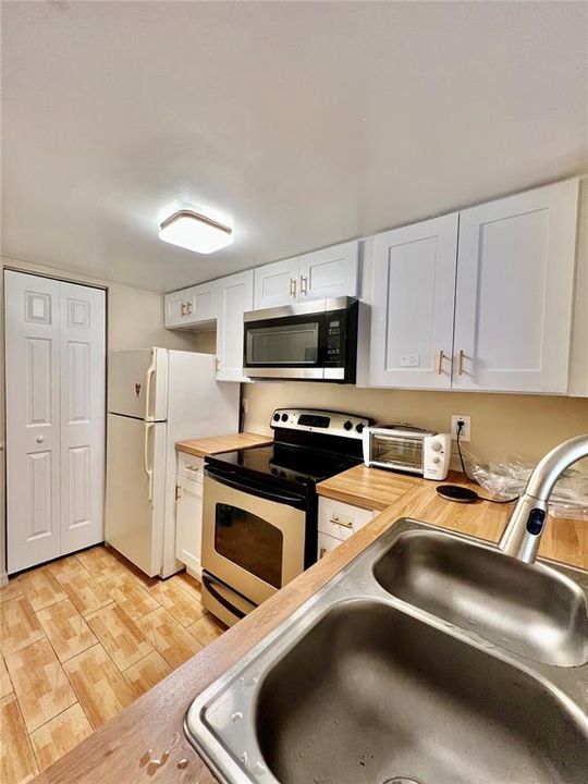 For Rent: $1,200 (1 beds, 1 baths, 682 Square Feet)