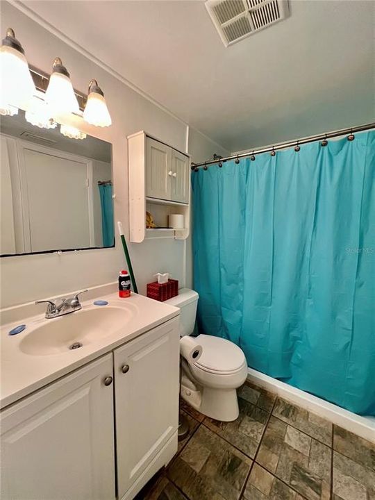 For Rent: $1,200 (1 beds, 1 baths, 682 Square Feet)