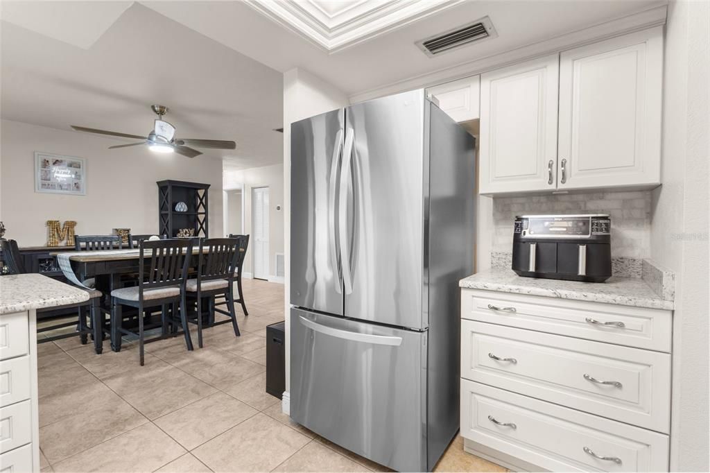 Active With Contract: $609,900 (3 beds, 2 baths, 1886 Square Feet)