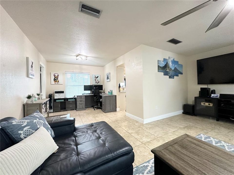 Active With Contract: $609,900 (3 beds, 2 baths, 1886 Square Feet)