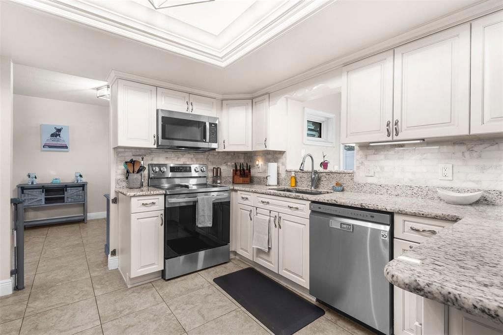 Active With Contract: $609,900 (3 beds, 2 baths, 1886 Square Feet)