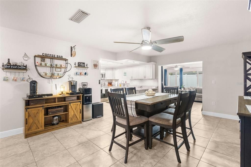 Active With Contract: $609,900 (3 beds, 2 baths, 1886 Square Feet)