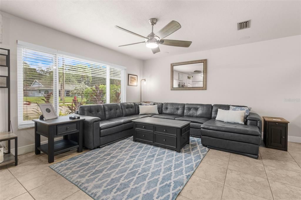 Active With Contract: $609,900 (3 beds, 2 baths, 1886 Square Feet)