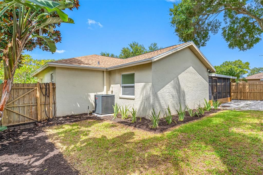 Active With Contract: $397,900 (2 beds, 2 baths, 1333 Square Feet)