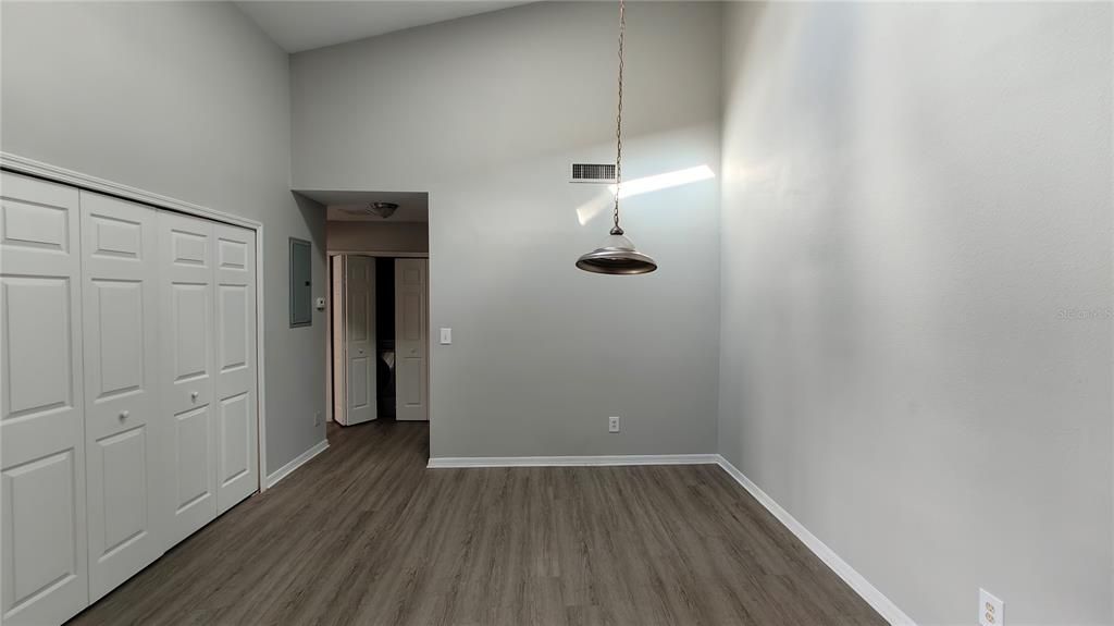 Active With Contract: $1,595 (2 beds, 2 baths, 1053 Square Feet)