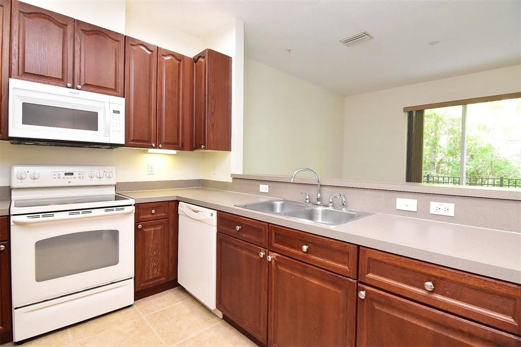 For Sale: $344,000 (2 beds, 2 baths, 1516 Square Feet)