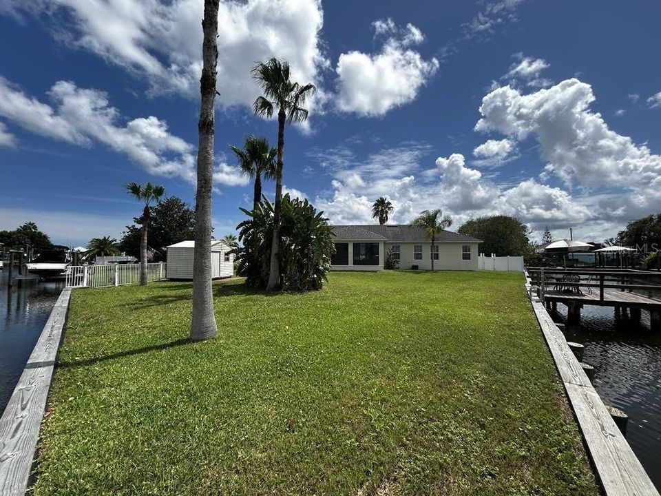 For Sale: $995,000 (3 beds, 2 baths, 2024 Square Feet)