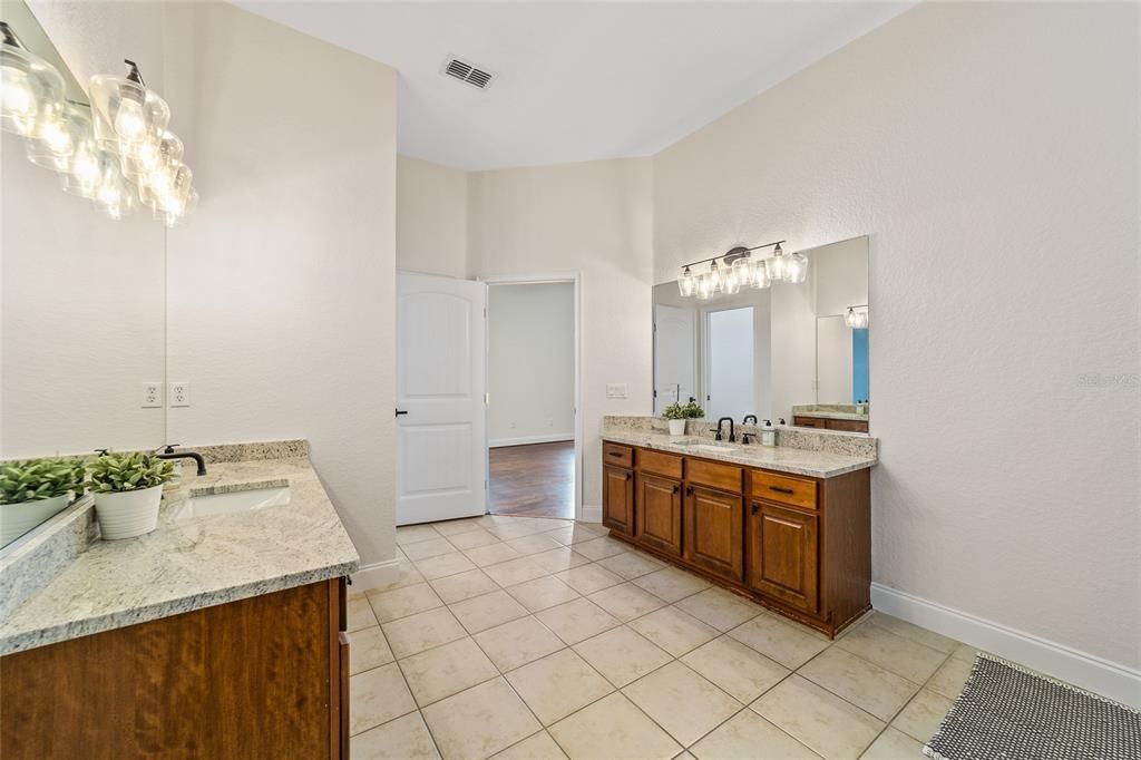 For Sale: $478,900 (4 beds, 2 baths, 2437 Square Feet)