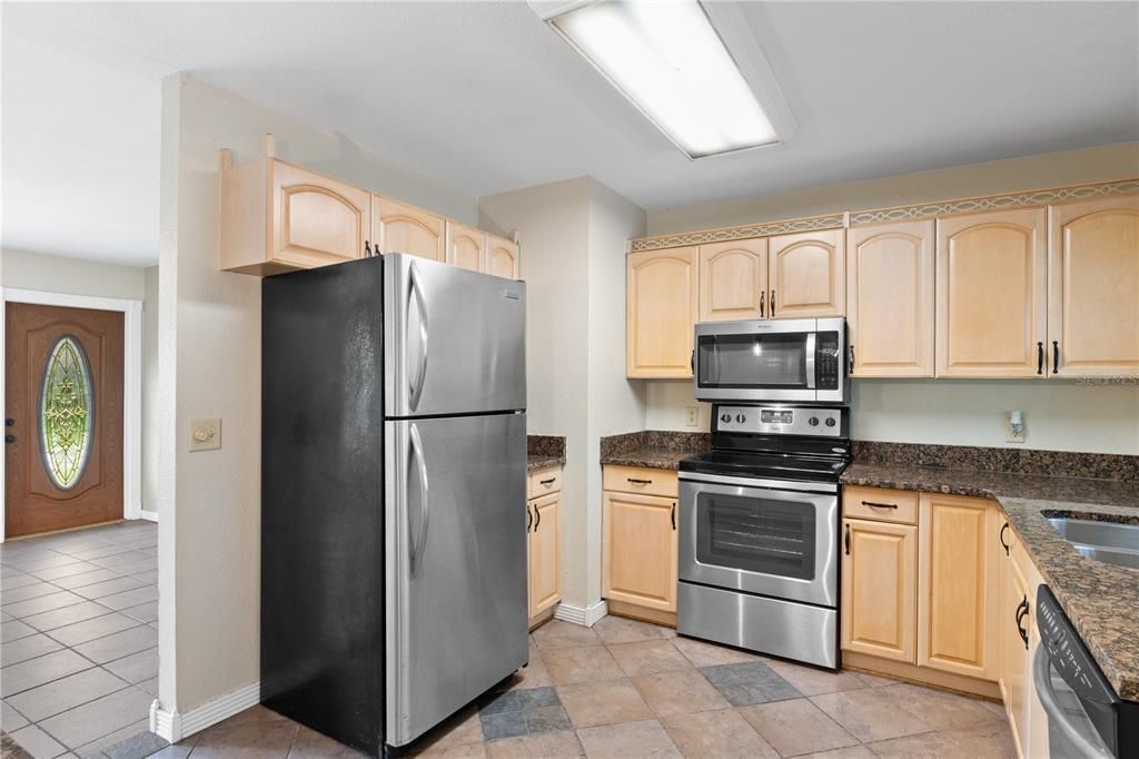 For Sale: $285,000 (2 beds, 1 baths, 900 Square Feet)