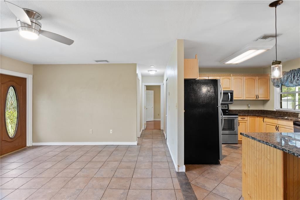 For Sale: $285,000 (2 beds, 1 baths, 900 Square Feet)