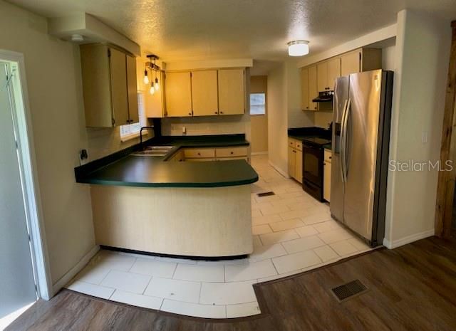 For Rent: $1,800 (3 beds, 2 baths, 1288 Square Feet)