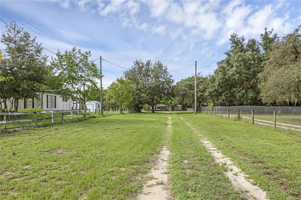 Active With Contract: $2,600 (3 beds, 2 baths, 1248 Square Feet)