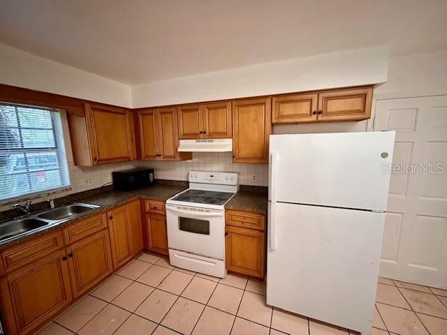 For Rent: $2,600 (3 beds, 1 baths, 1112 Square Feet)