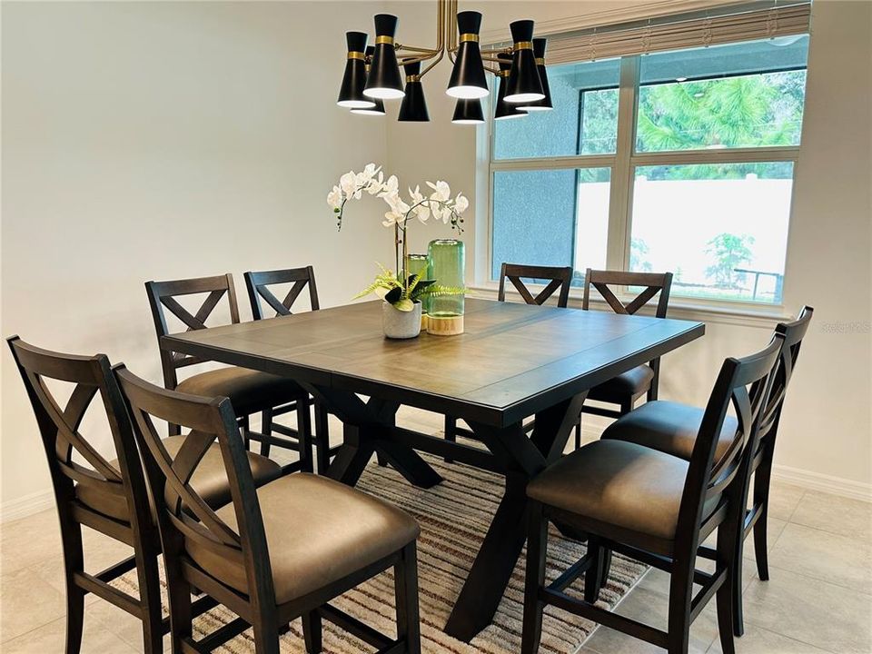 8 seats dining table