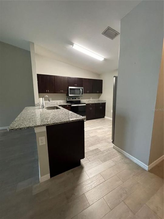 For Rent: $1,800 (3 beds, 2 baths, 1214 Square Feet)