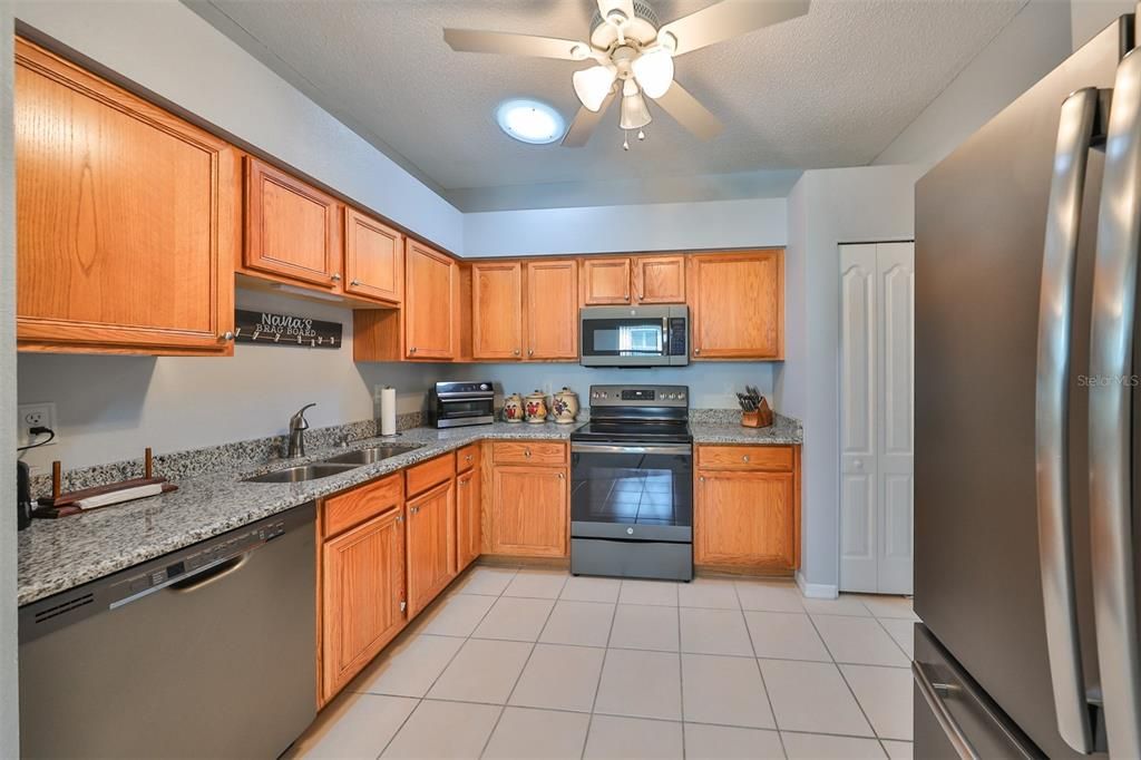 For Sale: $229,000 (2 beds, 2 baths, 1137 Square Feet)