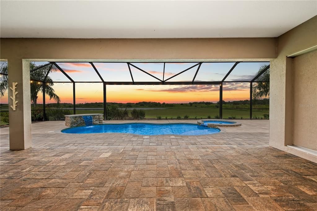 Expansive lanai with panoramic screen