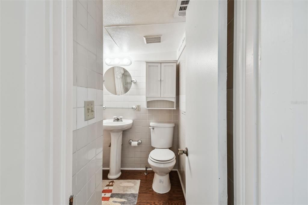 For Sale: $239,000 (2 beds, 1 baths, 952 Square Feet)