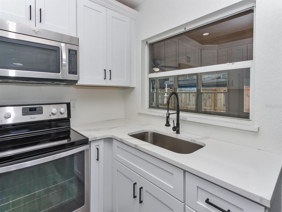 For Sale: $550,000 (3 beds, 3 baths, 1846 Square Feet)