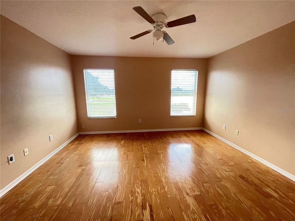 For Rent: $2,100 (3 beds, 2 baths, 1523 Square Feet)