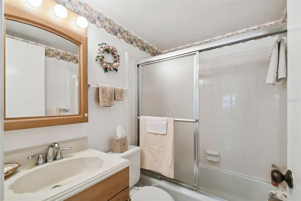 For Sale: $264,900 (2 beds, 2 baths, 1091 Square Feet)