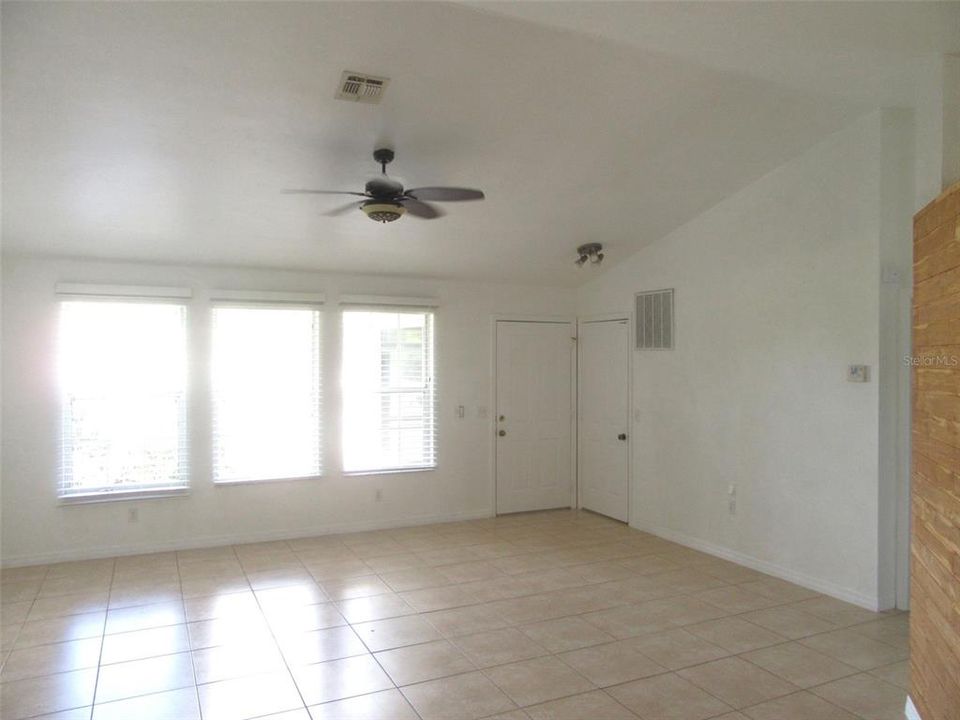 For Rent: $2,100 (3 beds, 2 baths, 1536 Square Feet)