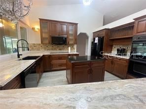 For Rent: $2,600 (3 beds, 2 baths, 1816 Square Feet)