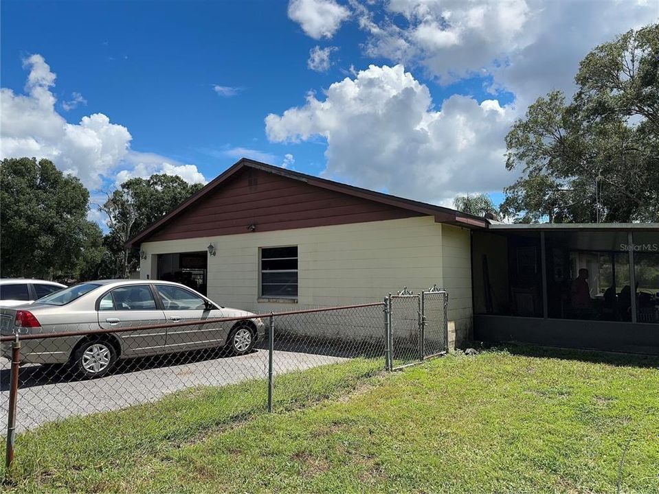 For Sale: $319,000 (3 beds, 2 baths, 1531 Square Feet)