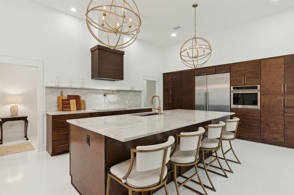 Kitchen and pantry access close to the Liebherr refrigerator