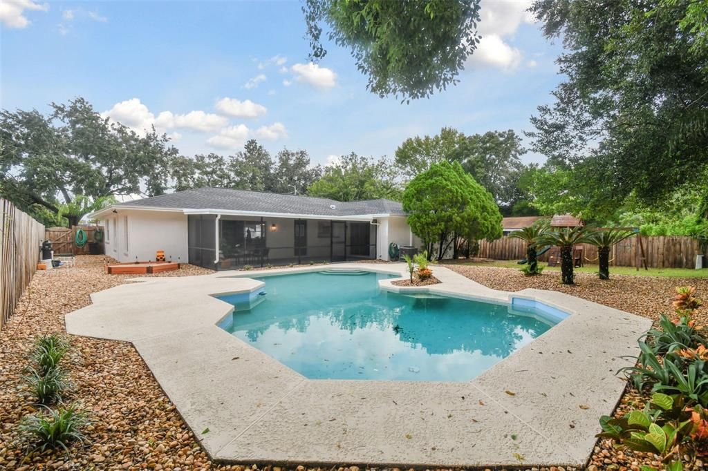 Active With Contract: $469,000 (4 beds, 2 baths, 1914 Square Feet)