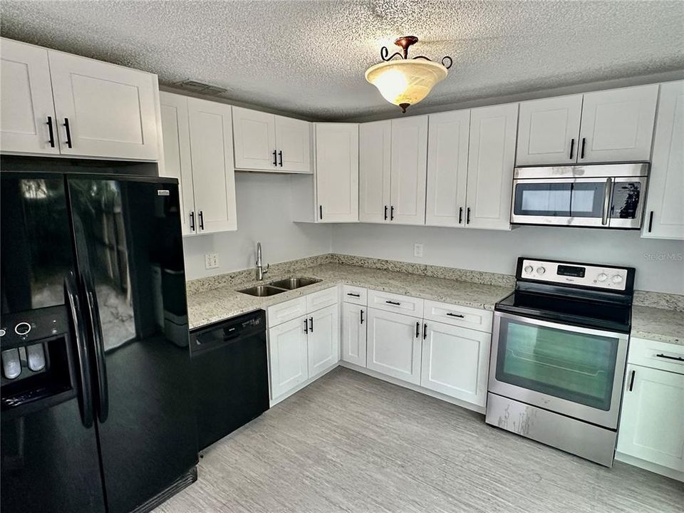 For Rent: $2,450 (3 beds, 2 baths, 1455 Square Feet)