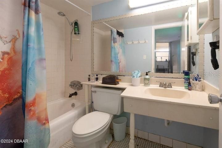 Active With Contract: $92,500 (1 beds, 1 baths, 549 Square Feet)