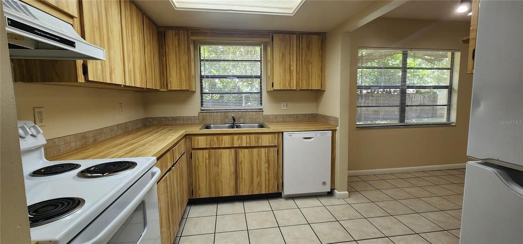 For Rent: $1,975 (3 beds, 2 baths, 1134 Square Feet)