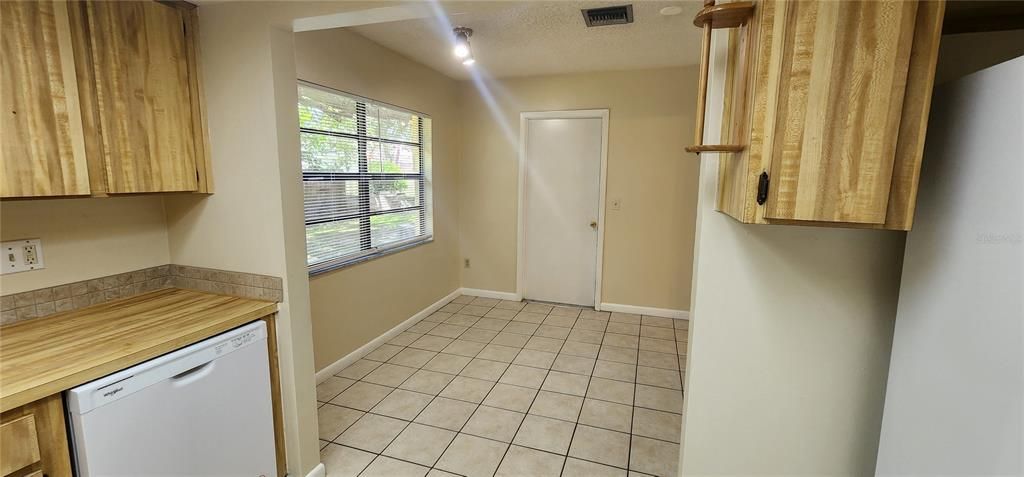 For Rent: $1,975 (3 beds, 2 baths, 1134 Square Feet)