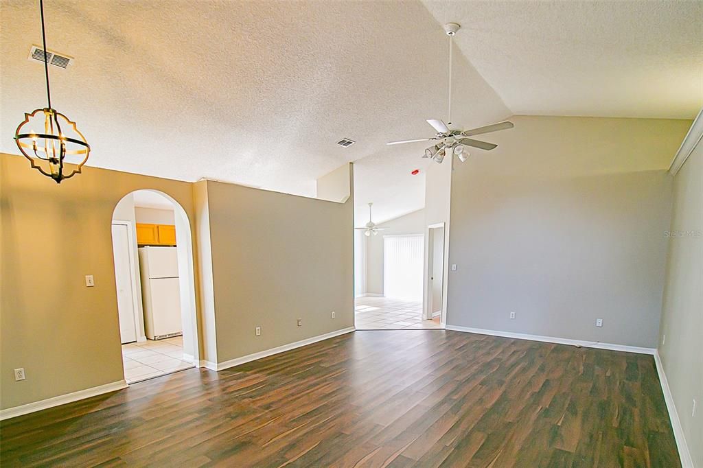 For Rent: $2,595 (3 beds, 2 baths, 1612 Square Feet)