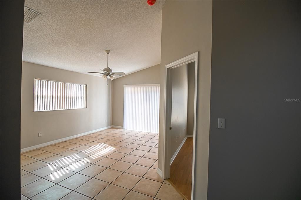 For Rent: $2,595 (3 beds, 2 baths, 1612 Square Feet)