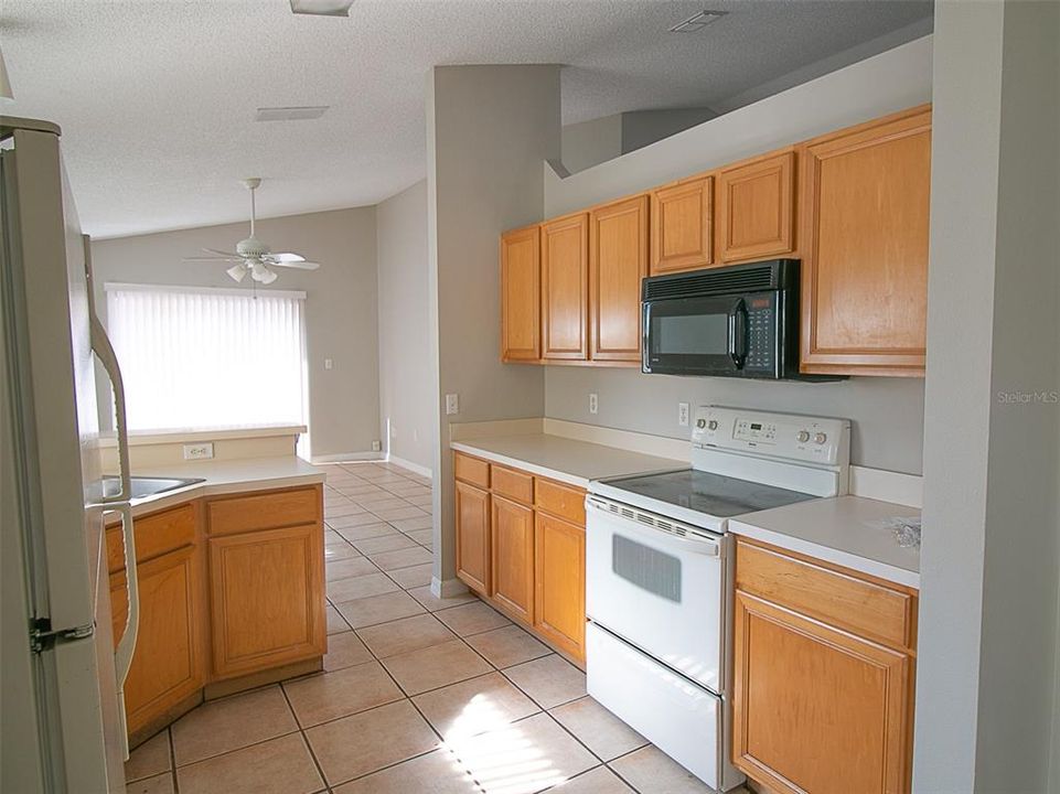 For Rent: $2,595 (3 beds, 2 baths, 1612 Square Feet)