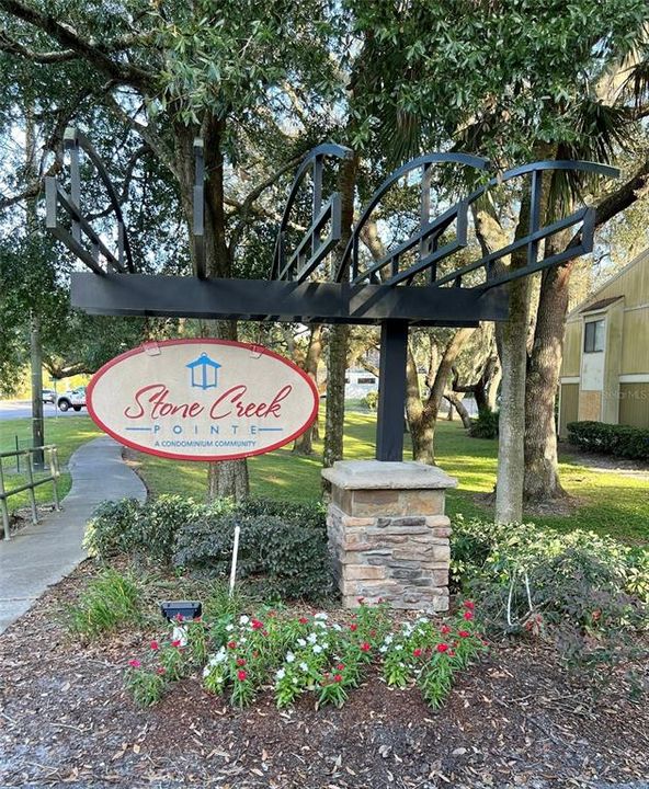 Stone Creek is just a mile from USF campus and 5 minutes from a huge variety of grocery stores, restaurants, and shopping!