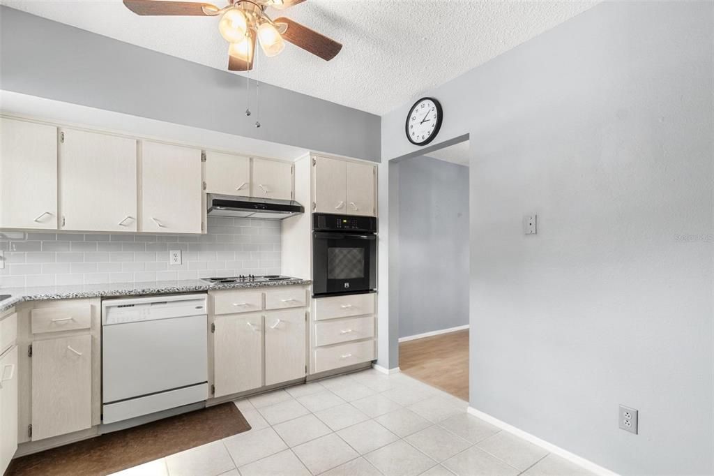 Active With Contract: $170,000 (2 beds, 2 baths, 1400 Square Feet)