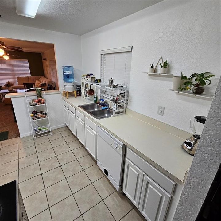 For Sale: $250,000 (3 beds, 2 baths, 1290 Square Feet)